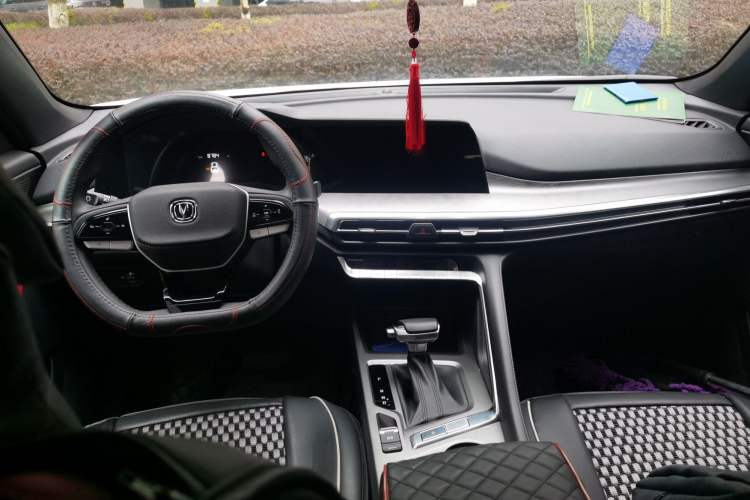Used CHANGAN CS35PLUS 2023 Enjoy Edition 1.4T DCT Luxury Model Center Console