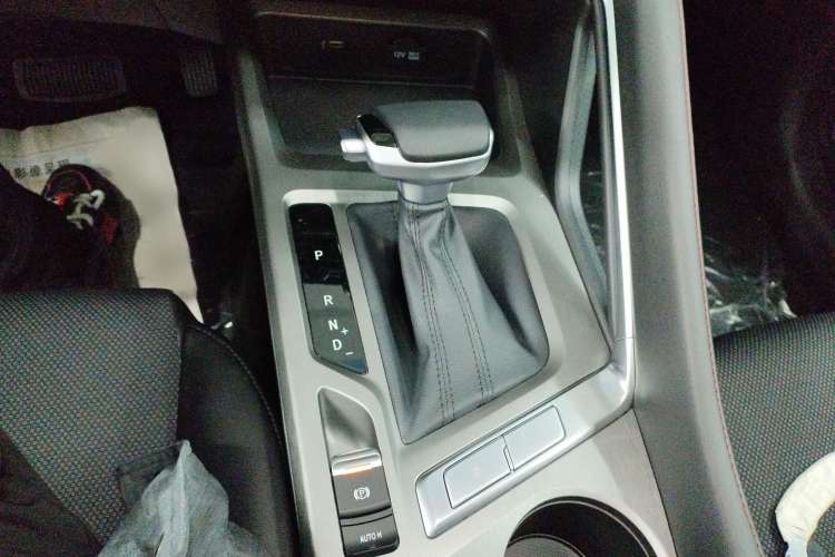Used CHANGAN CS35PLUS 2023 Enjoy Edition 1.4T DCT Luxury Model Gear Lever