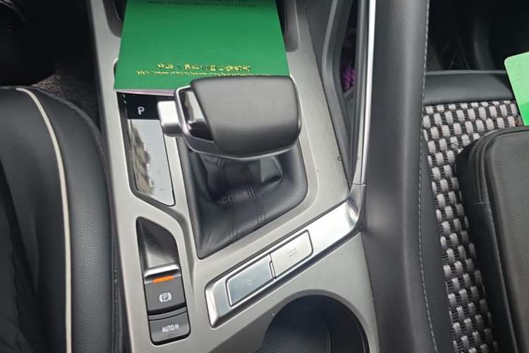 Used CHANGAN CS35PLUS 2023 Enjoy Edition 1.4T DCT Luxury Model Gear Lever