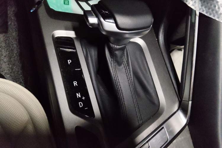Used CHANGAN CS35PLUS 2023 Enjoy Edition 1.4T DCT Luxury Model Gear Lever