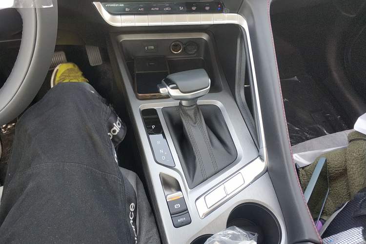 Used CHANGAN CS35PLUS 2023 Enjoy Edition 1.4T DCT Luxury Model Gear Lever