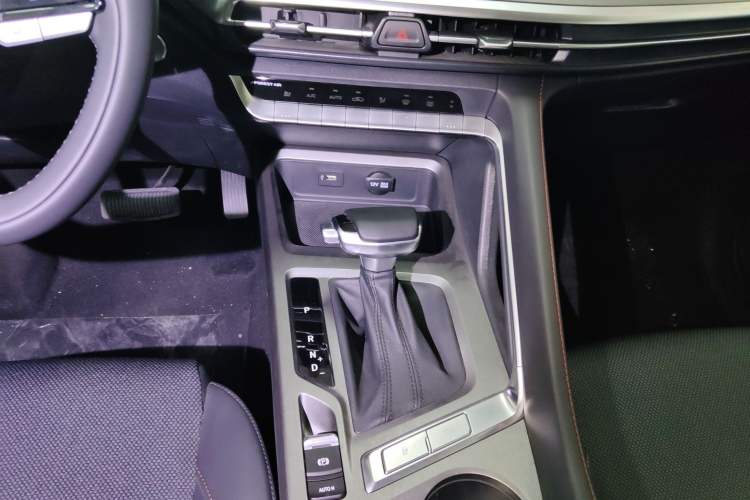 Used CHANGAN CS35PLUS 2023 Enjoy Edition 1.4T DCT Luxury Model Gear Lever