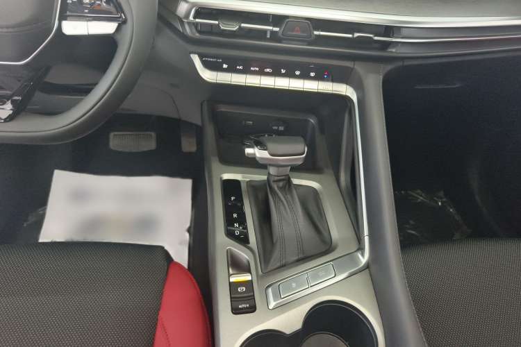 Used CHANGAN CS35PLUS 2023 Enjoy Edition 1.4T DCT Luxury Model Gear Lever