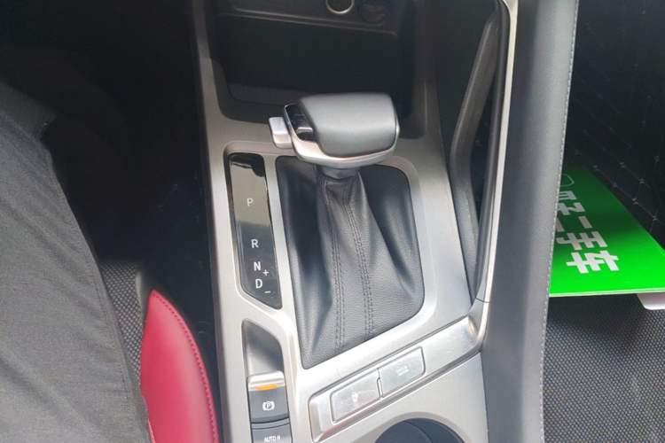 Used CHANGAN CS35PLUS 2023 Enjoy Edition 1.4T DCT Luxury Model Gear Lever