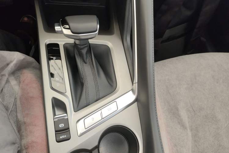 Used CHANGAN CS35PLUS 2023 Enjoy Edition 1.4T DCT Luxury Model Gear Lever