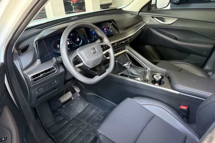 Used CHANGAN CS35PLUS 2024 Blue Whale NE 1.4T DCT Deluxe Edition Interior 2