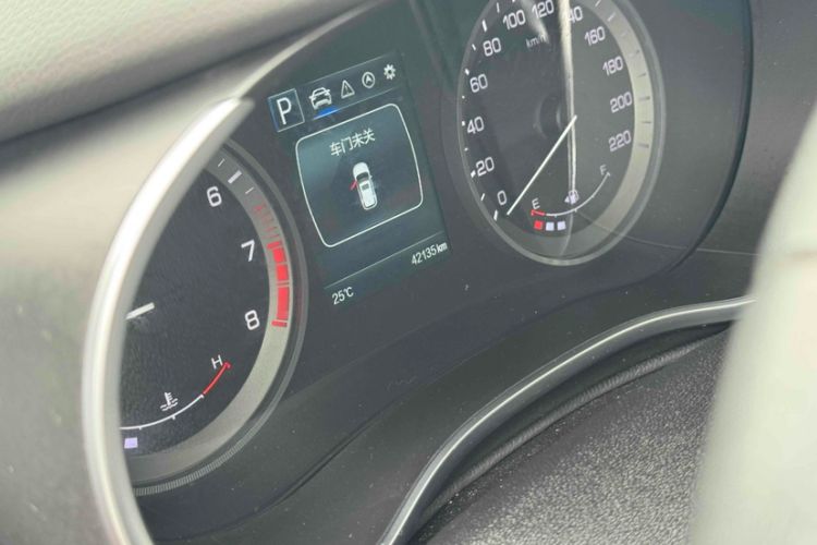 Used CHANGAN CS55 2018 1.5T Automatic Colorful Edition China V Standard Interior 4