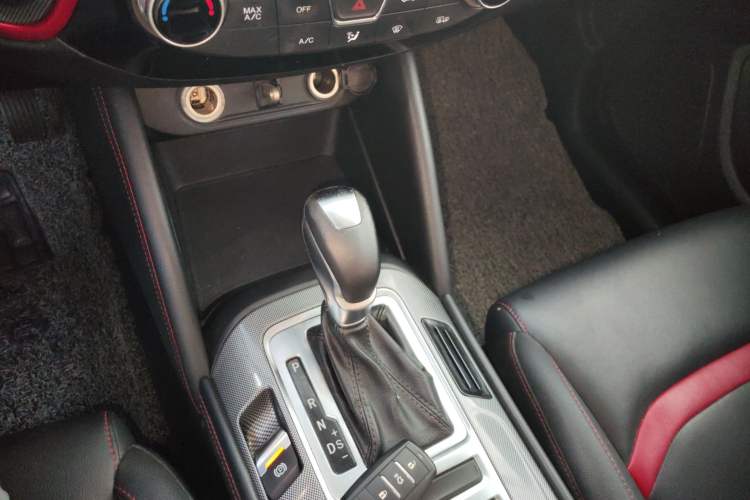 Used CHANGAN CS55 2017 1.5T Automatic Colorful Edition Gear Lever