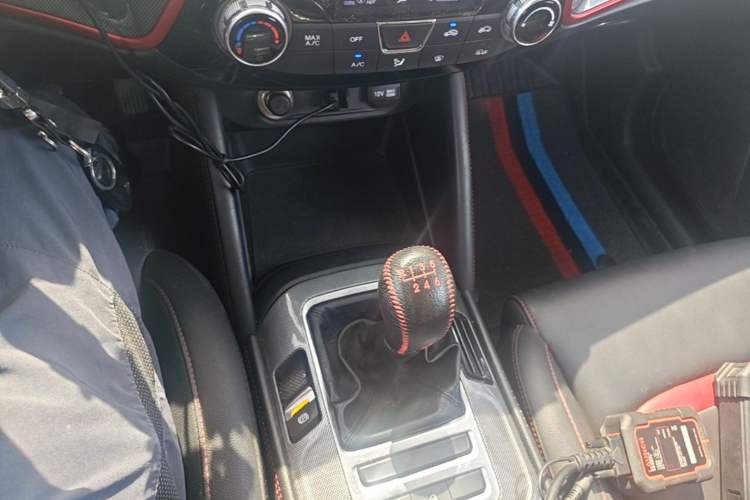 Used CHANGAN CS55 2017 1.5T Manual Colorful Edition Gear Lever