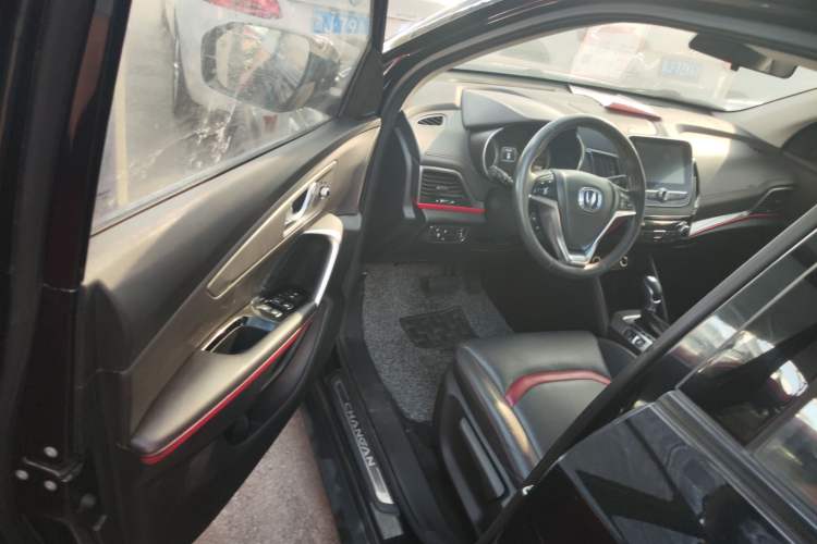 Used CHANGAN CS55 2017 1.5T Automatic Colorful Edition Interior 3