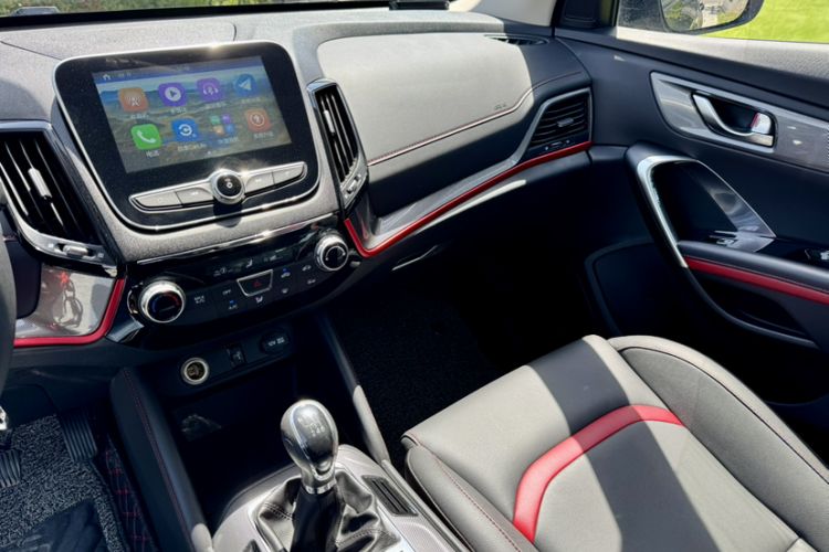 Used CHANGAN CS55 2017 1.5T Manual Colorful Edition Interior 3