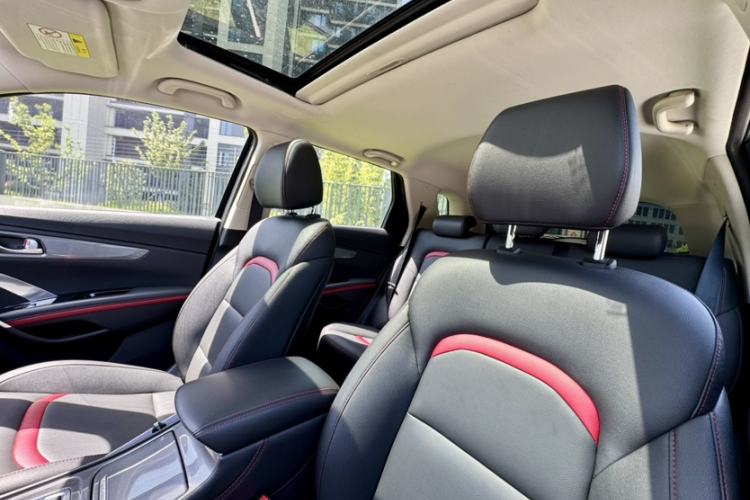 Used CHANGAN CS55 2017 1.5T Manual Colorful Edition Interior 4