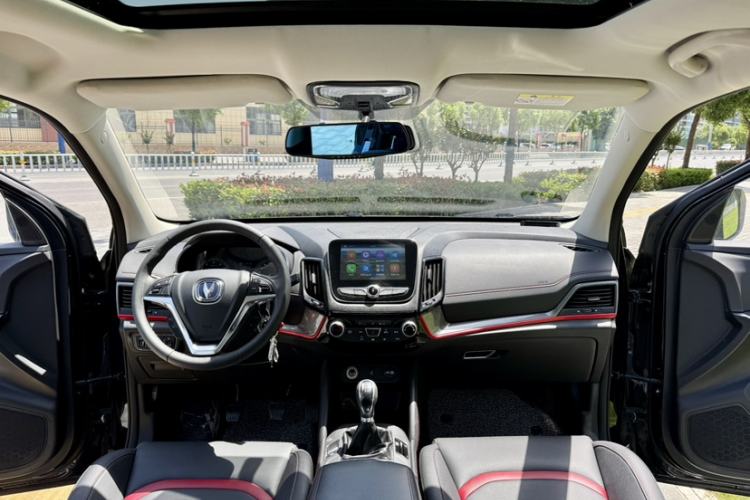 Used CHANGAN CS55 2017 1.5T Manual Colorful Edition Interior 5