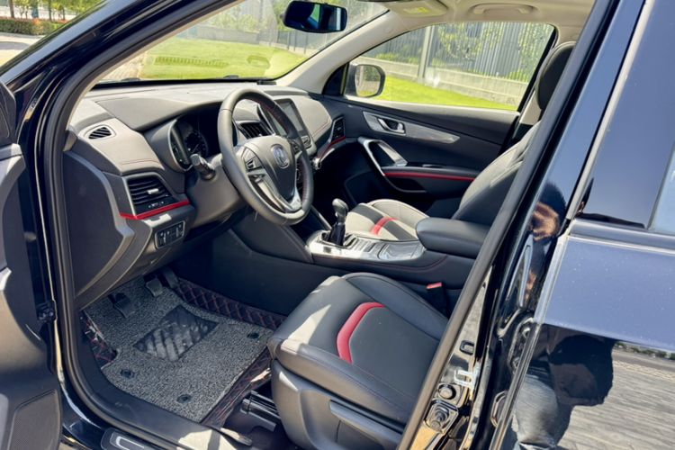 Used CHANGAN CS55 2017 1.5T Manual Colorful Edition Interior 7
