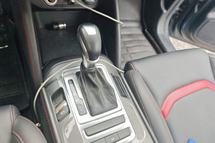 Used CHANGAN CS55 2017 1.5T Automatic Colorful Edition Gear Lever