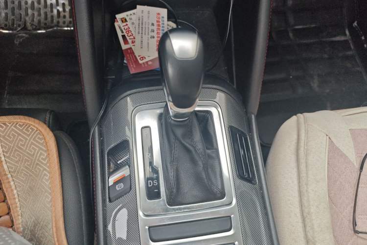 Used CHANGAN CS55 2017 1.5T Automatic Colorful Edition Gear Lever