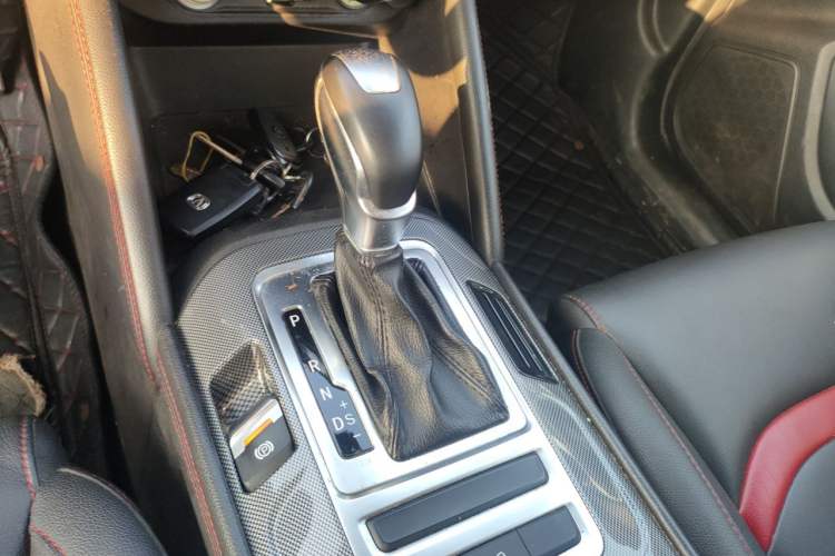 Used CHANGAN CS55 2017 1.5T Automatic Colorful Edition Gear Lever