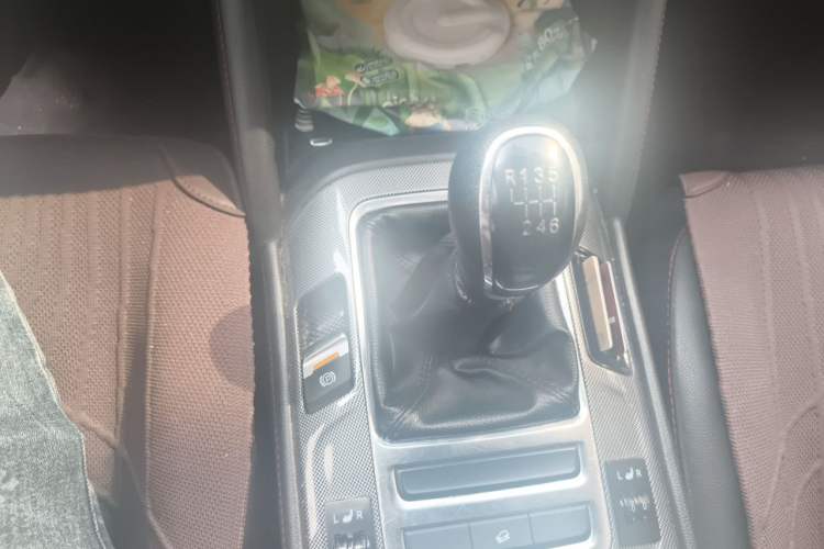 Used CHANGAN CS55 2017 1.5T Manual Colorful Edition Gear Lever
