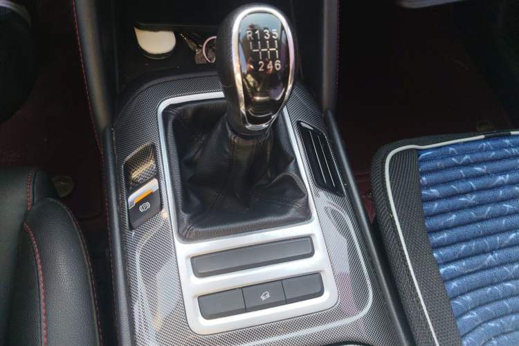 Used CHANGAN CS55 2017 1.5T Manual Colorful Edition Gear Lever