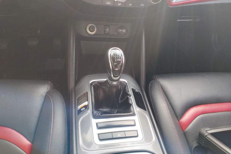 Used CHANGAN CS55 2017 1.5T Manual Colorful Edition Gear Lever