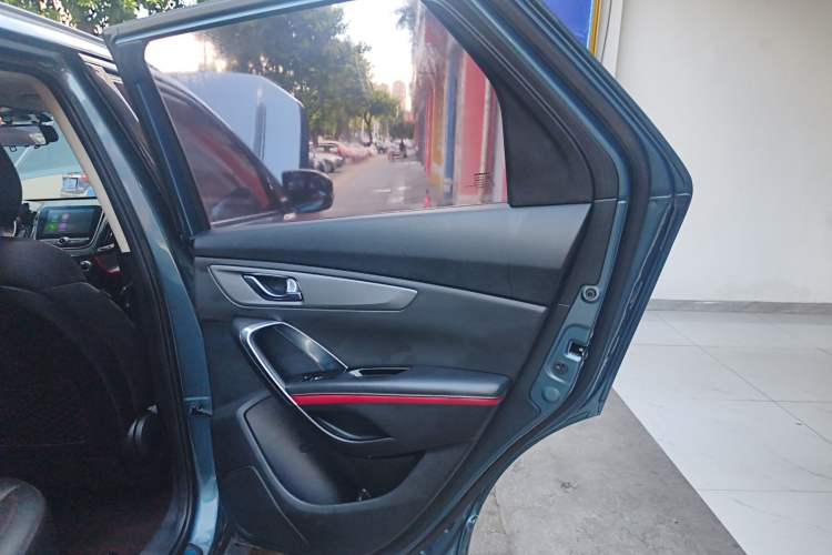 Used CHANGAN CS55 2017 1.5T Automatic Colorful Edition Interior 6