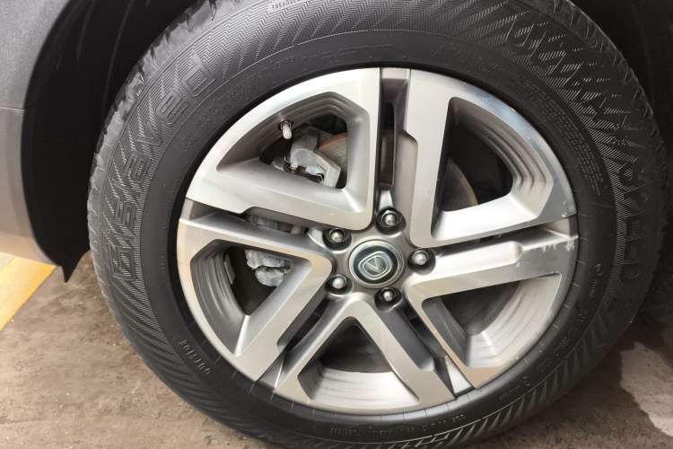 Used CHANGAN CS55 2017 1.5T Automatic Colorful Edition Left Front Wheel Hub