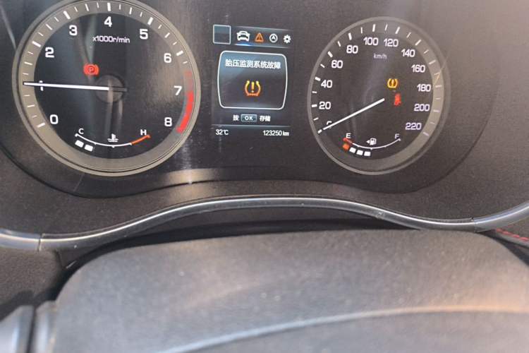 Used CHANGAN CS55 2017 1.5T Manual Colorful Edition Odometer Close Up