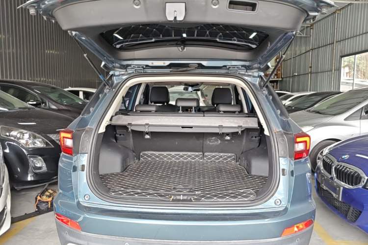 Used CHANGAN CS55 2017 1.5T Automatic Colorful Edition Trunk