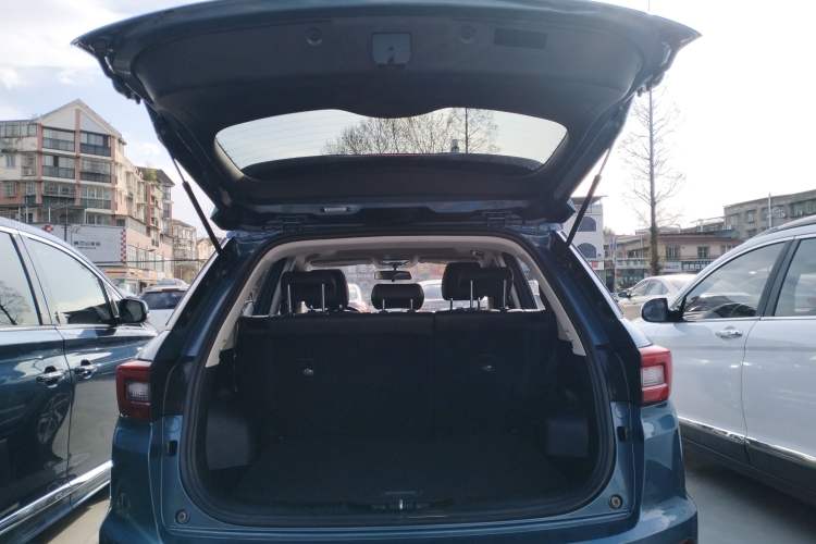 Used CHANGAN CS55 2017 1.5T Manual Colorful Edition Trunk