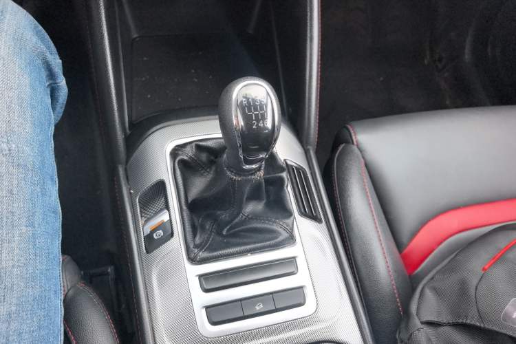 Used CHANGAN CS55 2017 1.5T Manual Colorful Edition Gear Lever