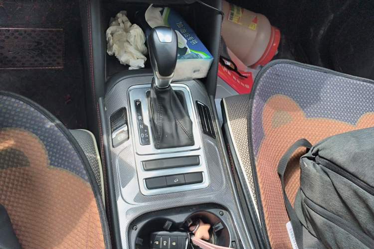 Used CHANGAN CS55 2017 1.5T Automatic Colorful Edition Gear Lever
