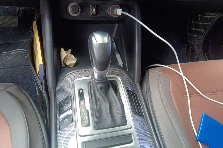 Used CHANGAN CS55 2017 1.5T Automatic Colorful Edition Gear Lever