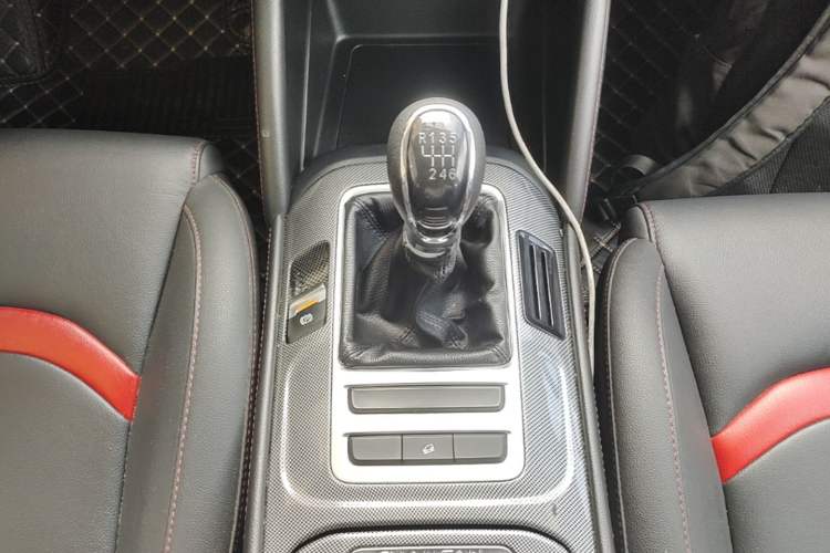 Used CHANGAN CS55 2017 1.5T Manual Colorful Edition Gear Lever