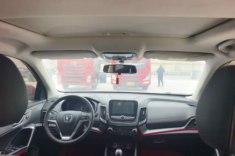 Used CHANGAN CS55 2017 1.5T Manual Colorful Edition Interior 2