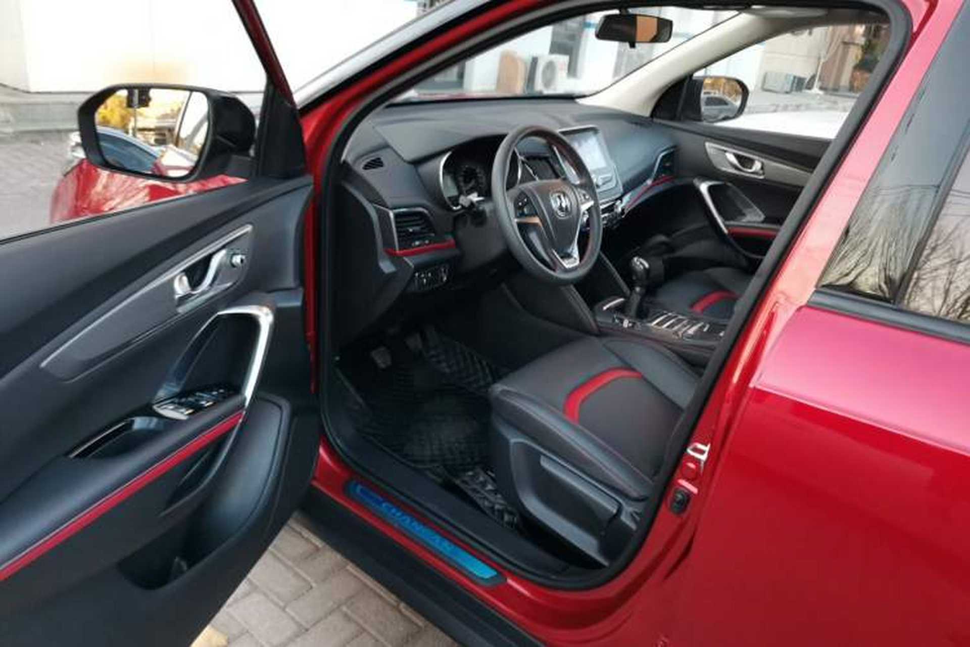 Used CHANGAN CS55 2017 1.5T Manual Colorful Edition Interior 3
