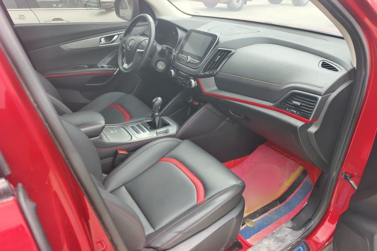 Used CHANGAN CS55 2017 1.5T Manual Colorful Edition Interior 4