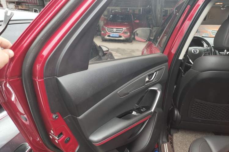 Used CHANGAN CS55 2017 1.5T Automatic Colorful Edition Interior 5