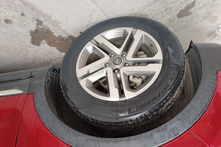Used CHANGAN CS55 2017 1.5T Automatic Colorful Edition Left Front Wheel Hub