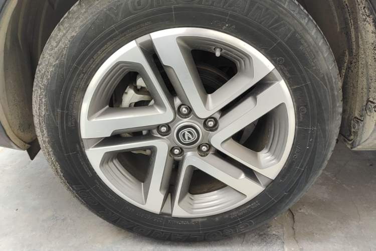 Used CHANGAN CS55 2017 1.5T Manual Colorful Edition Left Front Wheel Hub