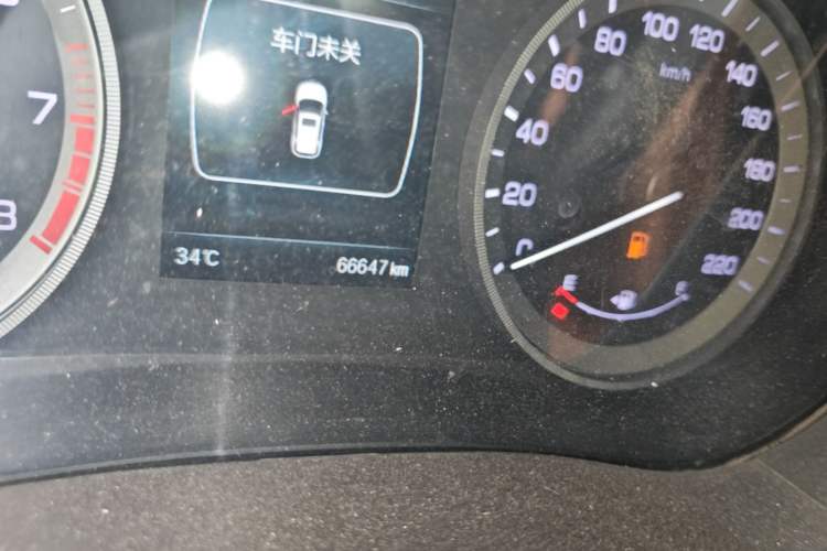 Used CHANGAN CS55 2017 1.5T Manual Colorful Edition Odometer Close Up