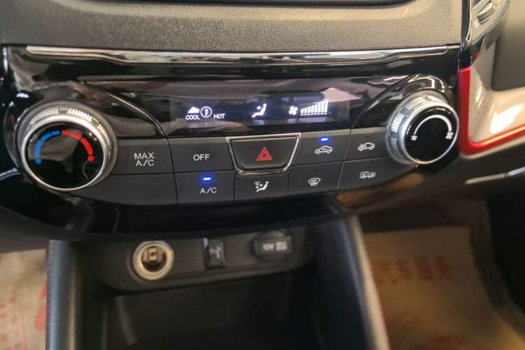 Used CHANGAN CS55 2017 1.5T Automatic Colorful Edition Audio And AC Panel