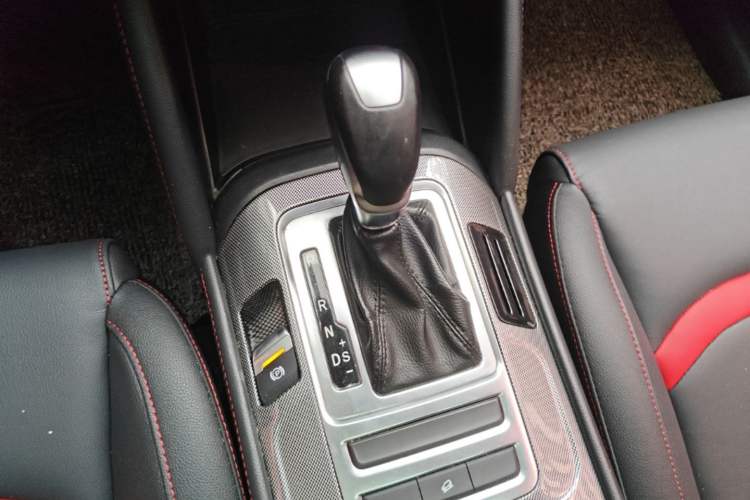 Used CHANGAN CS55 2017 1.5T Automatic Colorful Edition Gear Lever