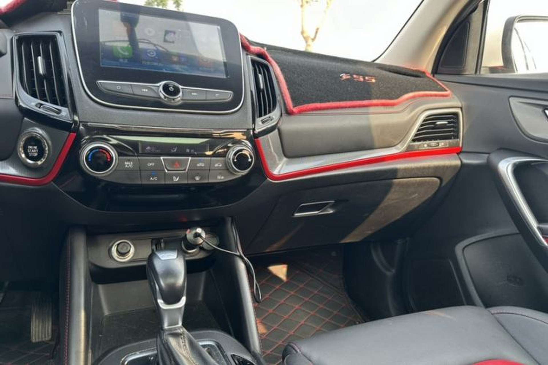 Used CHANGAN CS55 2017 1.5T Automatic Colorful Edition Gear Lever