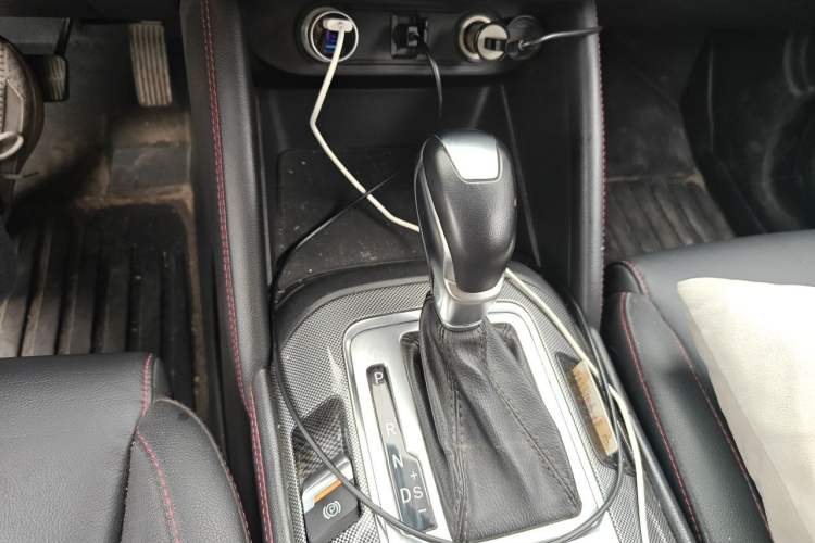Used CHANGAN CS55 2017 1.5T Automatic Colorful Edition Gear Lever