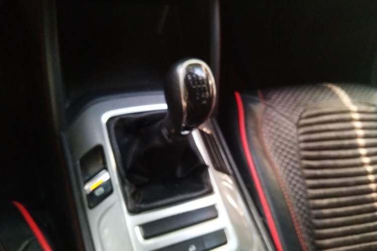 Used CHANGAN CS55 2017 1.5T Manual Colorful Edition Gear Lever