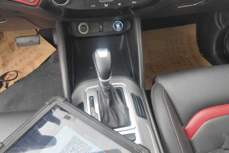 Used CHANGAN CS55 2017 1.5T Automatic Colorful Edition Gear Lever