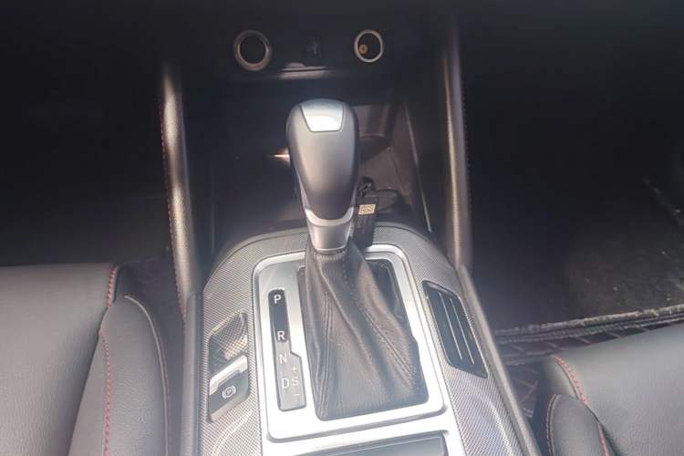 Used CHANGAN CS55 2017 1.5T Automatic Colorful Edition Gear Lever