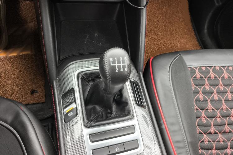 Used CHANGAN CS55 2017 1.5T Manual Colorful Edition Gear Lever