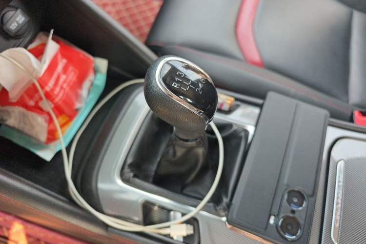 Used CHANGAN CS55 2017 1.5T Manual Colorful Edition Gear Lever