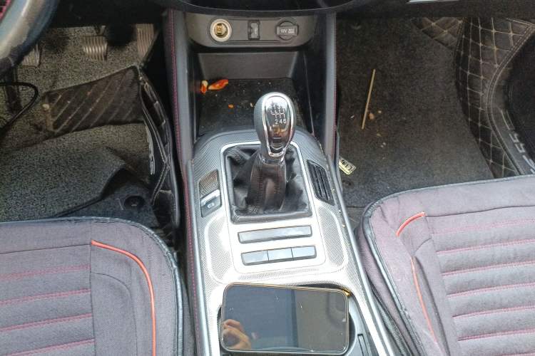 Used CHANGAN CS55 2017 1.5T Manual Colorful Edition Gear Lever